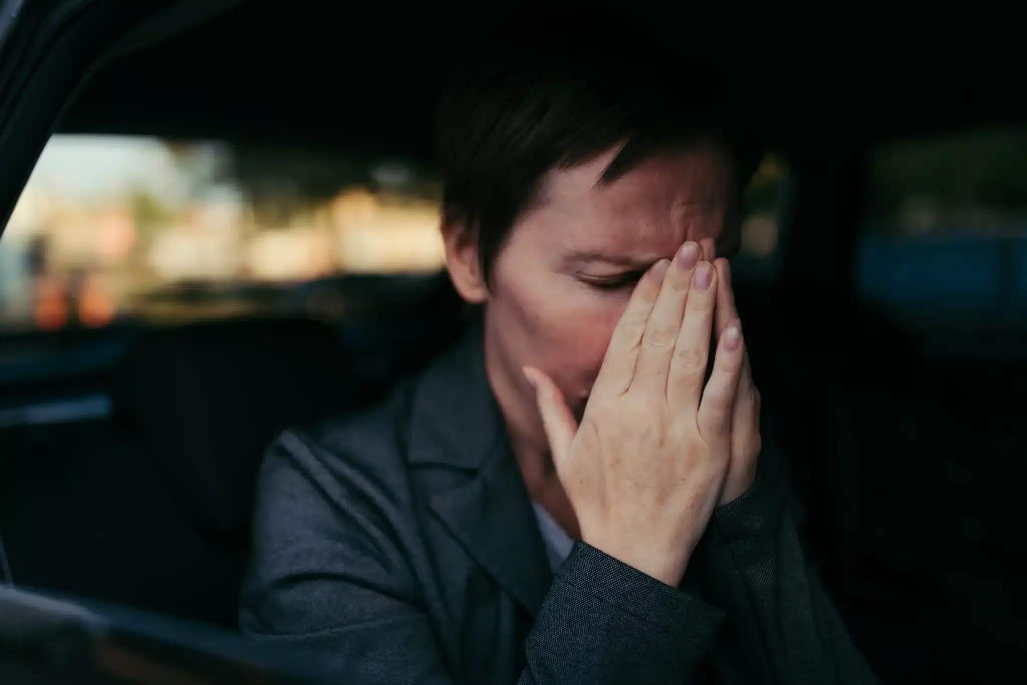 Distress woman inside an uber